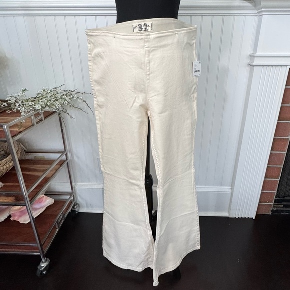 NWT Free People Penny Pull on Flare Jeans ~ White~ size 32 🤍 - Picture 8 of 15